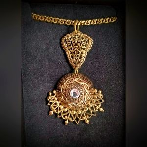 Vintage 27" Monet necklace with pendant